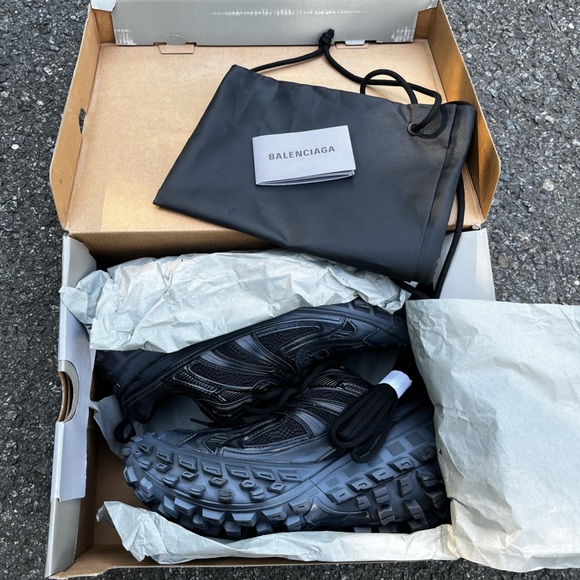 BALENCIAGA defender size 8 mens in black - Picture 1 of 1